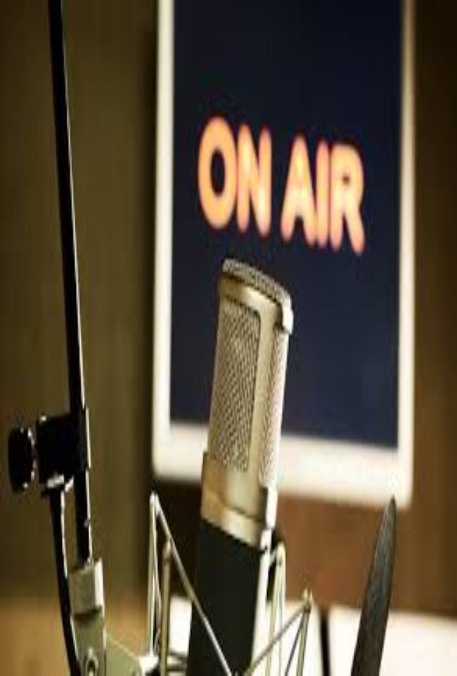 "Dua muzikë dëgjoj radio"